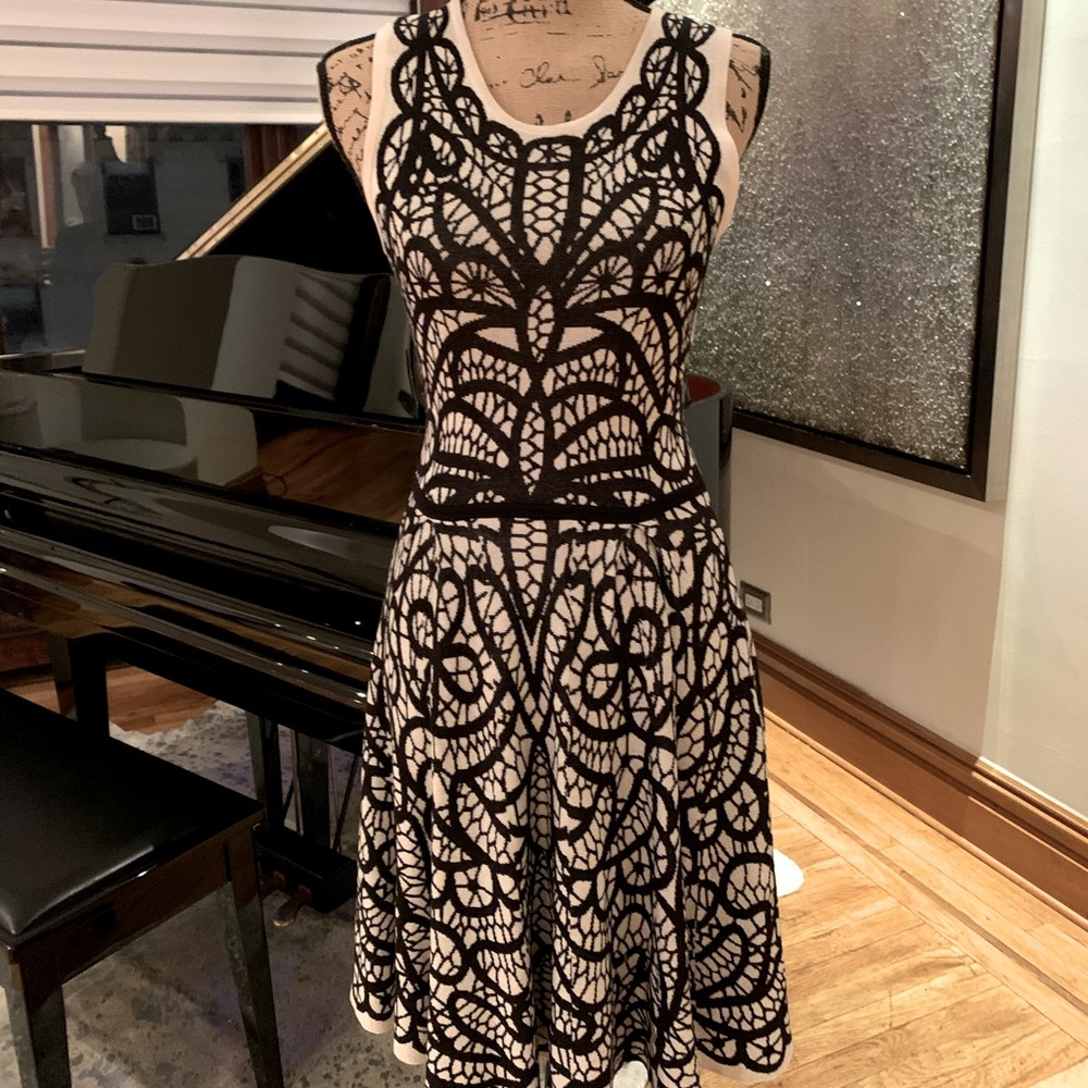 BCBG blk/white fitted knit tank dress Size Small